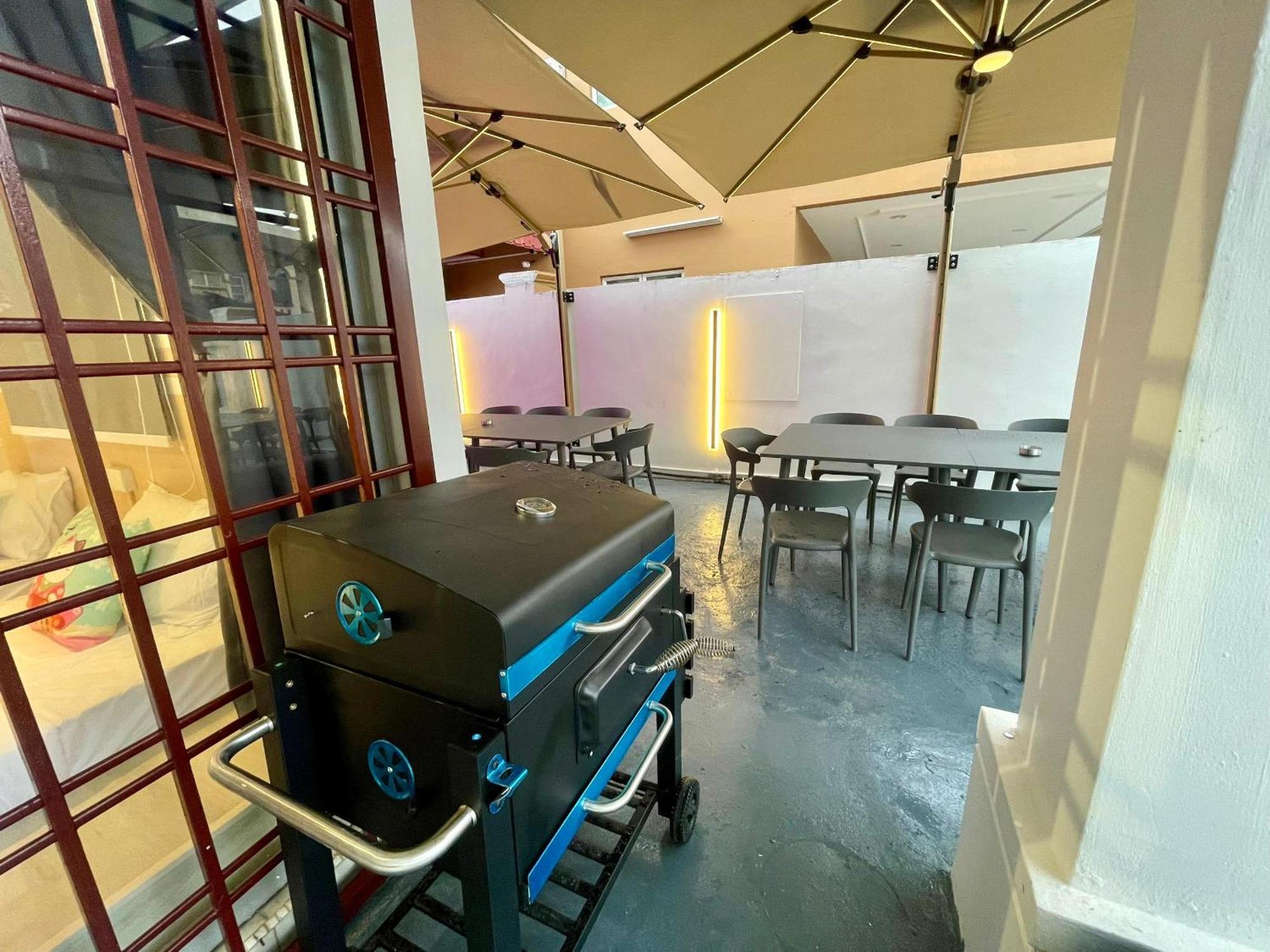 Bbq Swimming Pool Netflix 11 Pax Bukit Indah Jb Rumah percutian